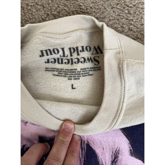 Ariana Grande Live In Concert Sweetener Tour 2019 Sweatshirt Size L. Perfect! - Picture 3 of 5